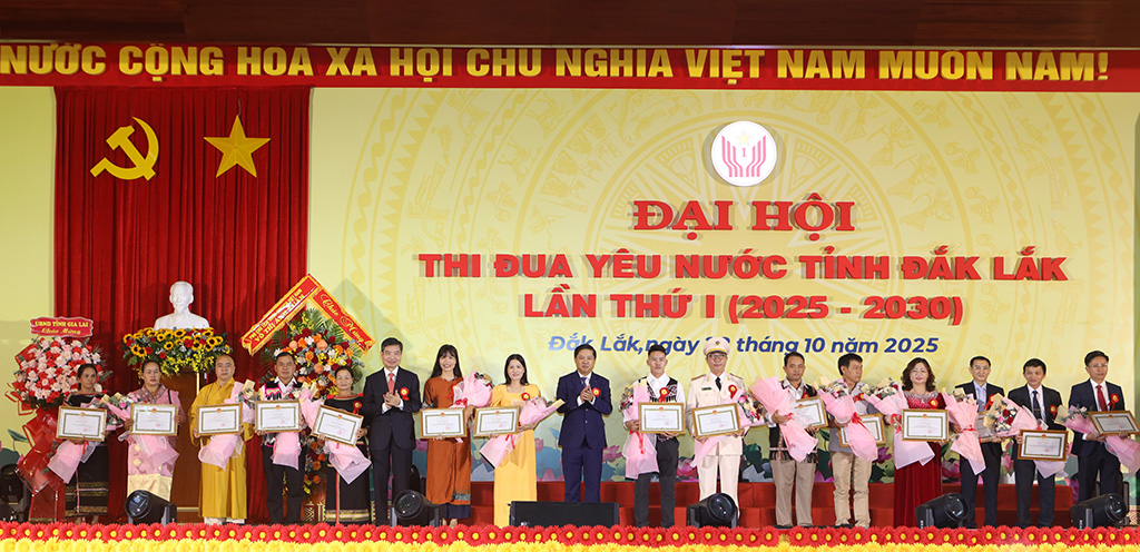 Đắk Lắk phát động Đợt thi đua lập thành tích chào mừng Đại hội lần thứ XIV của Đảng